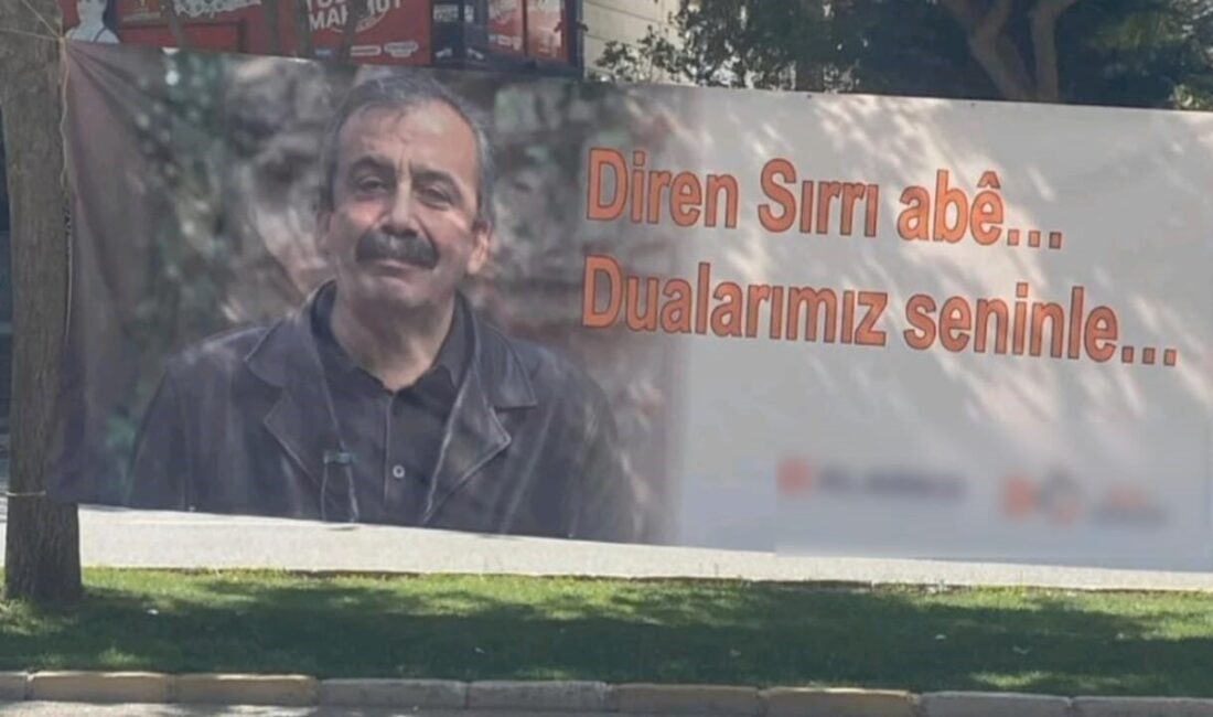 Zabıta, Sırrı Süreyya Önder pankartını söktü Şanlıurfa’nın Karaköprü ilçesinde bir vatandaşın işyerinin karşısına astığı “Diren Sırrı