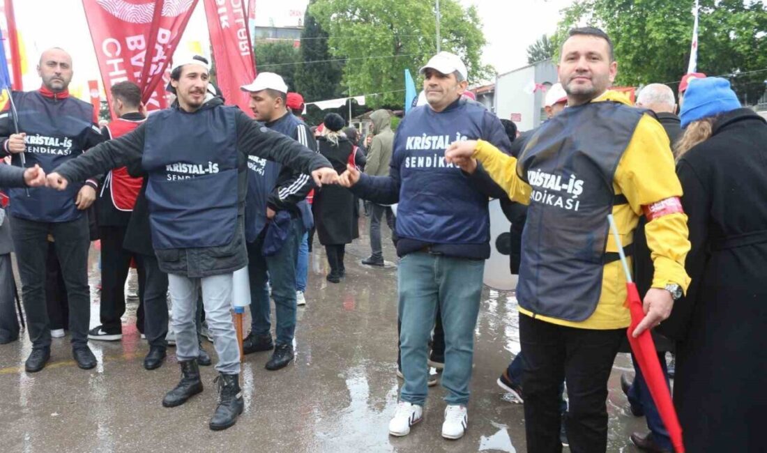 1 Mayıs Balıkesir’de kutlandı 1 Mayıs Emek ve Dayanışma Günü işçi, memur sendikaları, STK’lar,