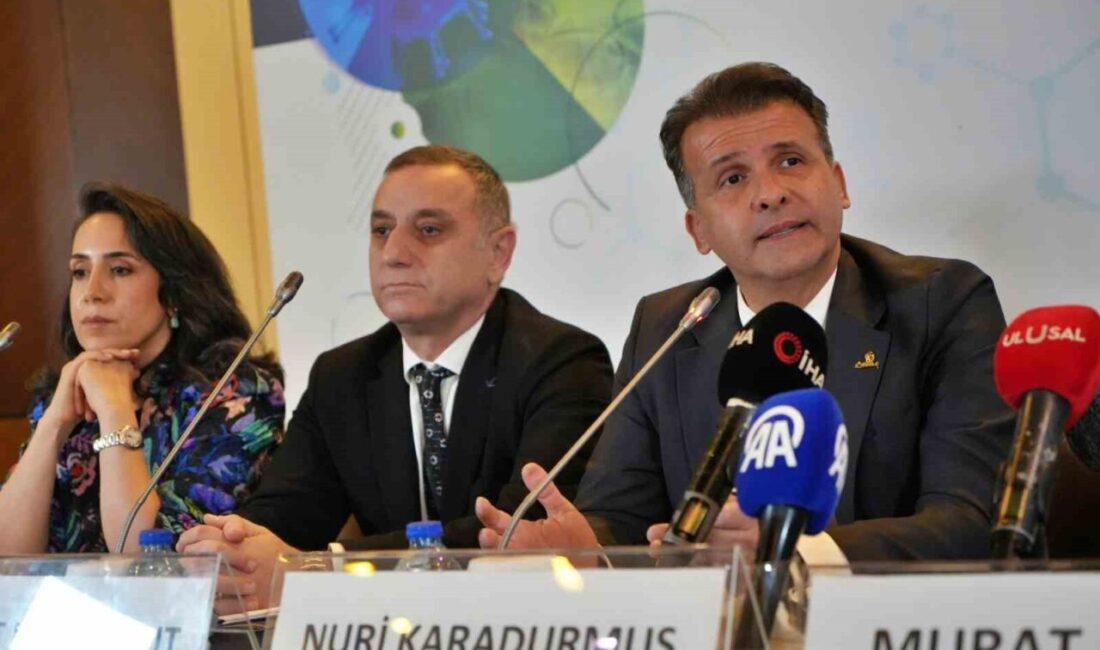 12.Türk Tıbbi Onkoloji Kongresi’nde yapay zekâ hastaların umudunu resmetti 12.Türk Tıbbi Onkoloji Kongresi’nde açılan sergide, kanser hastalarının tanıdan tedaviye