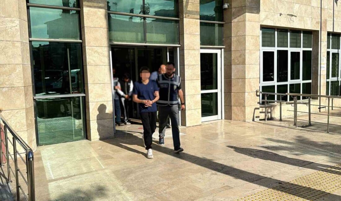 14 yaşındaki kıza cinsel istismarda bulunan 2 kişi tutuklandı Tokat’ın Erbaa ilçesinde 14 yaşındaki kız çocuğuna cinsel istismarda bulundukları
