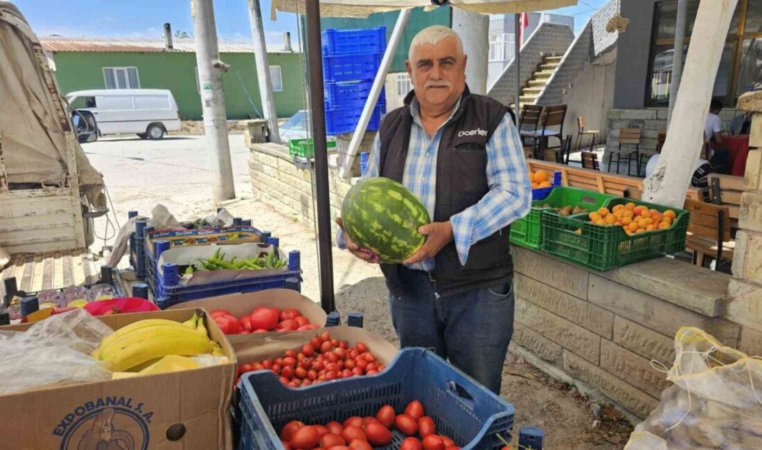 20 yıldır tarlada üretip pazarda satıyor Balıkesir’in Bandırma ilçesine bağlı Doğapınar Mahallesi’nde her pazar kurulan pazarda