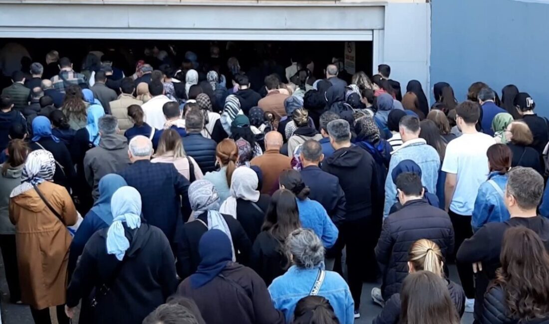 28’inci geleneksel “Garaj Günleri” indirimi başladı İstanbul Bahçelievler’de bulunan bir AVM’de 28’incisi düzenlenen “Garaj Günleri” isimli