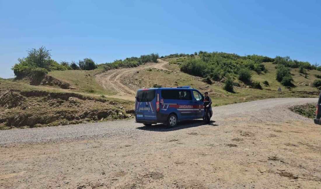 3 kişiyi av tüfeğiyle yaralayarak kaçan şahıs jandarma ile girdiği çatışmada etkisiz hale getirildi İzmir’de av tüfeğiyle 3 kişiyi yaralayarak kaçan şahıs, güvenlik güçleri