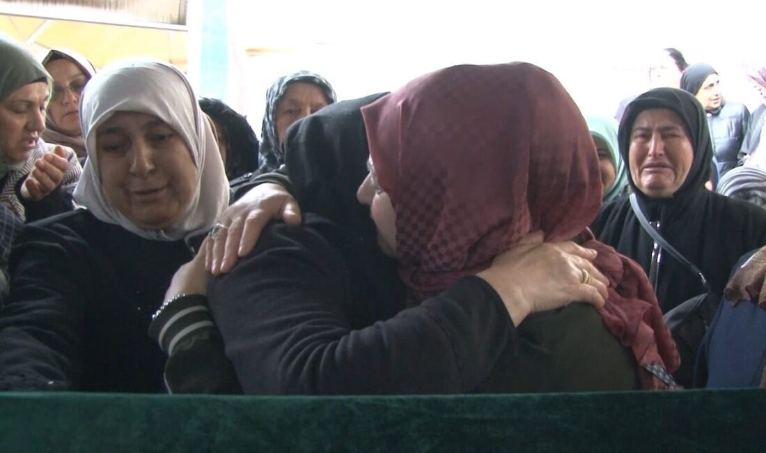 9 aydır aranan ve metruk binada ölü bulunan genç son yolculuğuna uğurlandı İstanbul Küçükçekmece’de ailesi tarafından 9 aydır aranan ve metruk binada