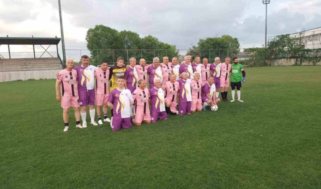 Afyon Masterler turnuvada şampiyon oldu Afyon Masterler Derneği futbol takımı, Antalya’nın Manavgat ilçesinde 4 takımın