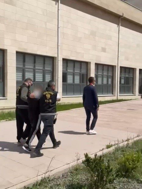 Afyonkarahisar’da iş yerlerinin korkulu rüyası hırsız tutuklandı Afyonkarahisar’da son bir ayda meydana gelen beş faili meçhul hırsızlık