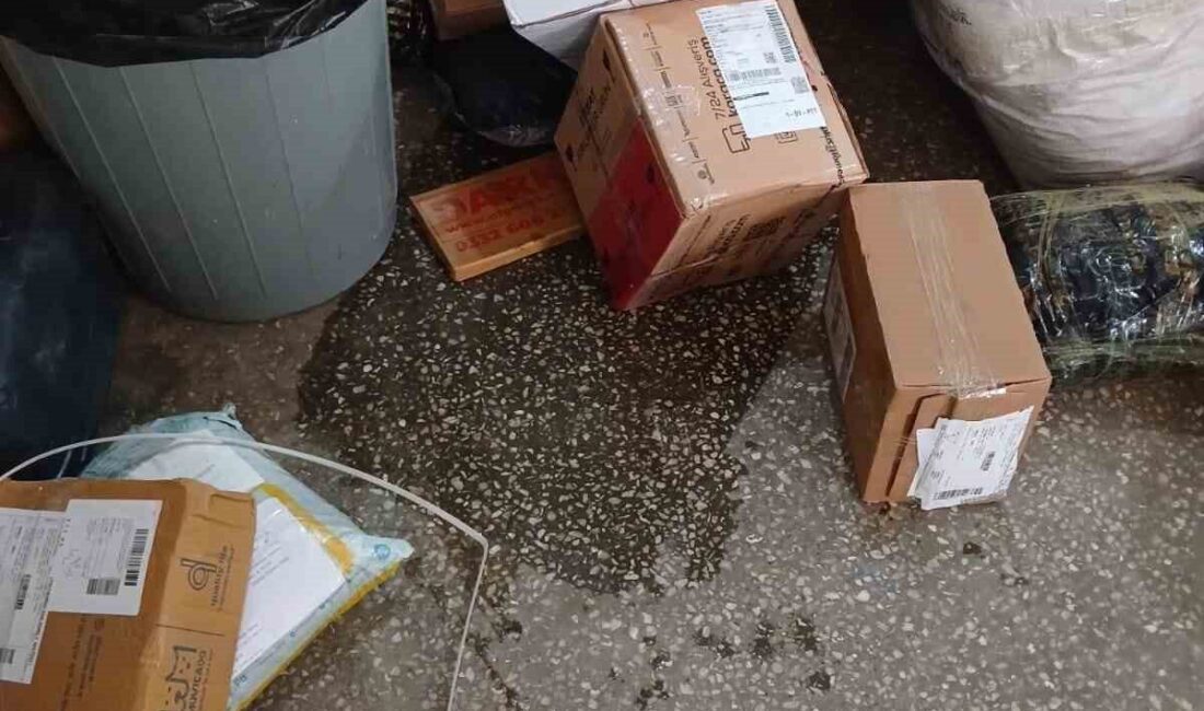 Ağrı PTT Kargo şubesinde su baskını: Önlem alınmadı, gönderiler zarar gördü Ağrı’da PTT kargo şubesinde bazı gönderilerin suyla temas ettiği iddia
