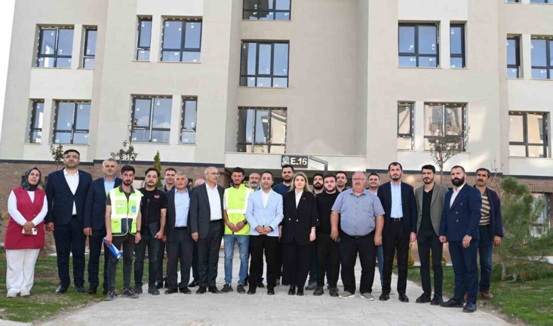 AK Parti heyeti, Doğanşehir’de deprem sonrası çalışmaları inceledi AK Parti Malatya Milletvekilleri İnanç Siraç Kara Ölmeztoprak ve Abdurrahman