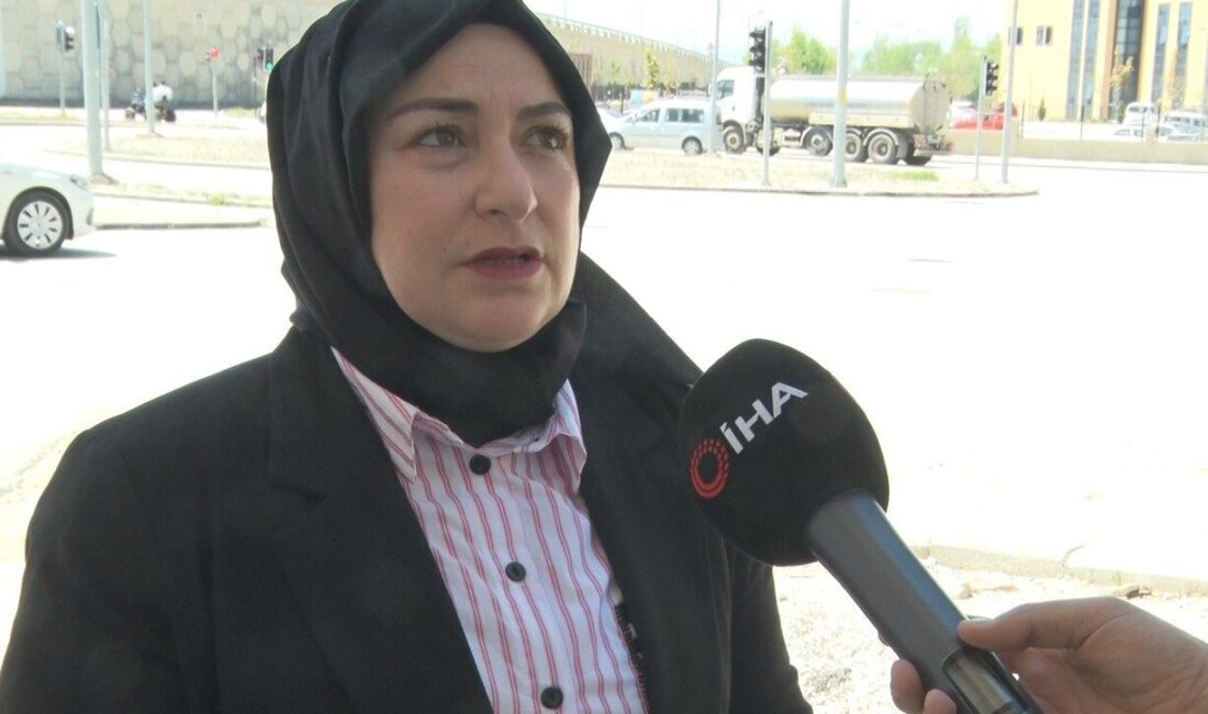 Ankara’da 14 yaşındaki çocuğa öldüresiye darp iddiası Ankara’da 14 yaşındaki erkek çocuğunun annesi, oğlunun bir işletmenin çatısına