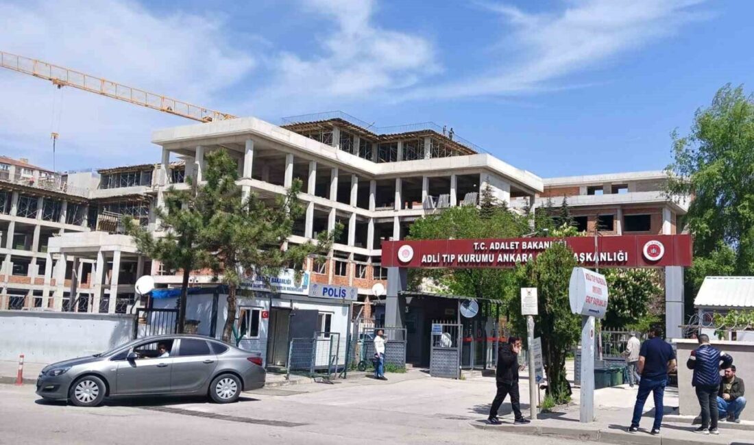 Ankara’daki trafik kazasında hayatını kaybeden aile İstanbul’da defnedilecek Ankara’da iki otomobilin çarpışması sonucu meydana gelen trafik kazasında hayatını