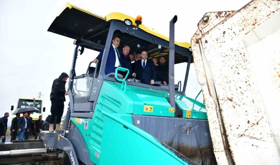 Ardahan’da köy yolları asfalt yerine beton kullanılarak yenileniyor Ardahan Valiliği eskiyen köy yollarını asfalt yerine daha uzun ömürlü