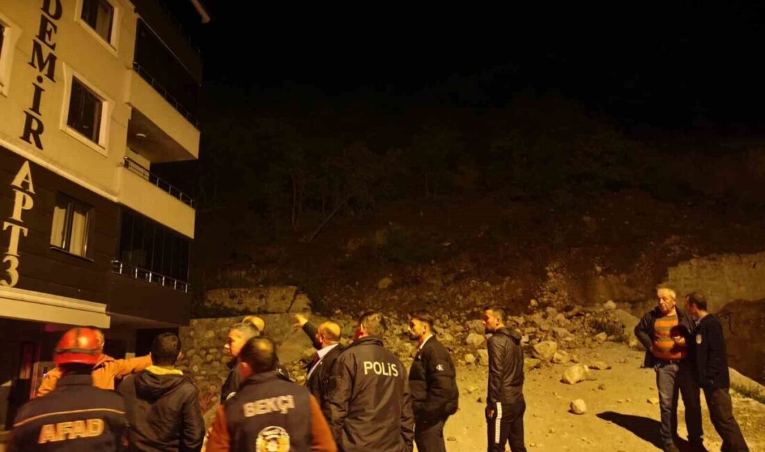 Ardanuç’ta heyelan korkuttu Artvin’in Ardanuç ilçe merkezinde dün gece meydana gelen heyelan korku