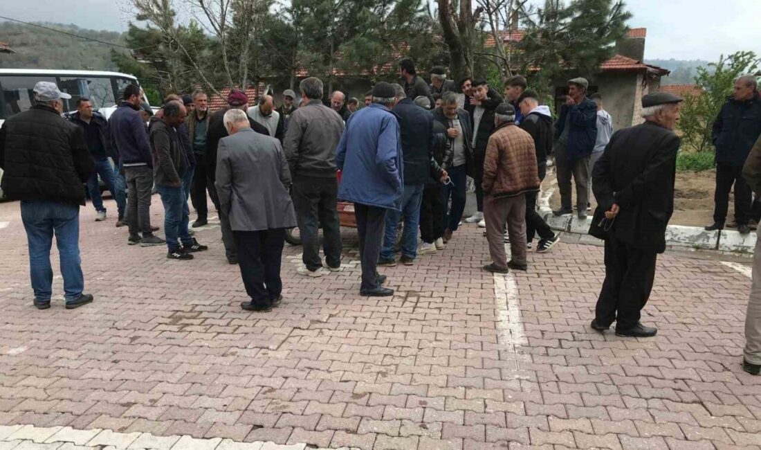 Artçı sarsıntıların devam ettiği Simav Yemişli köyünde halkın tedirgin bekleyişi sürüyor 25 Nisan tarihine meydana gelen 4,5 ve 4,6 büyüklüğündeki depremlerin