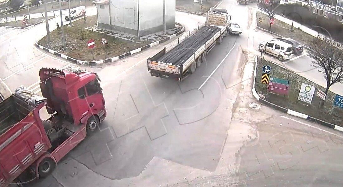 Aşırı hız ve dikkatsizlik kazalara davetiye çıkarttı Kütahya’da, aşırı hız ve dikkatsizlik sonucu meydana gelen 4 ayrı
