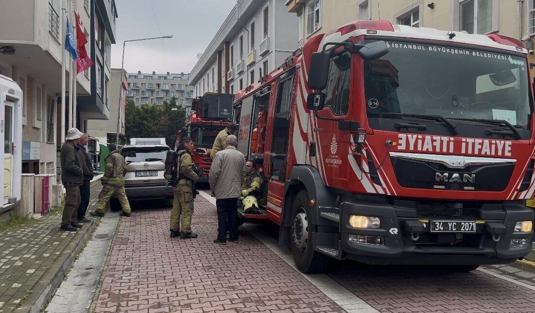Avcılar kız yurdunda yangın çıktı, kısa sürekli panik yaşandı İstanbul Avcılar’da bulunan özel bir kız yurdunda, elektrik panosunda yaşanan