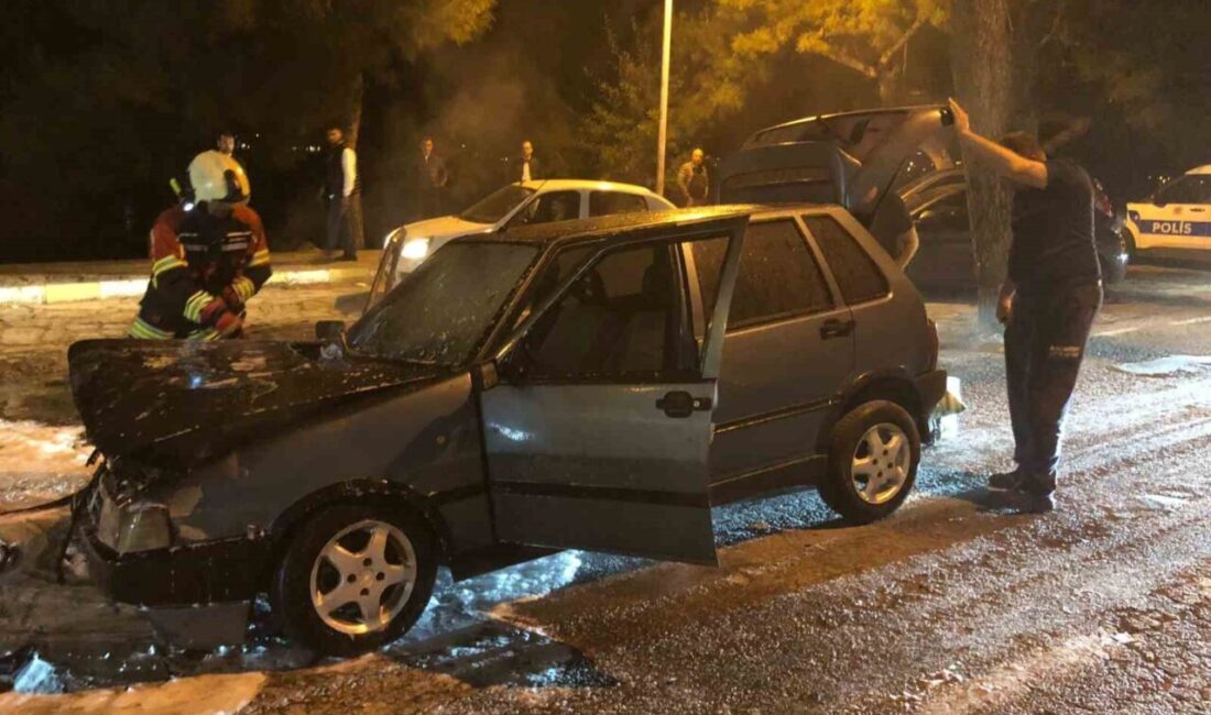 Ayvalık’ta araç yangını korkuttu Balıkesir’in Ayvalık ilçesi Sefa Çamlık Mahallesi İnönü Caddesi’nde park halindeki