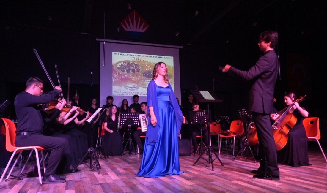 Ayvalık’ta Güzel Sanat Lisesi öğrencilerinden oda konseri Balıkesir’in Ayvalık ilçesinde; Sebahat-Cihan Şişman Güzel Sanatlar Lisesi öğrencilerinden oluşan