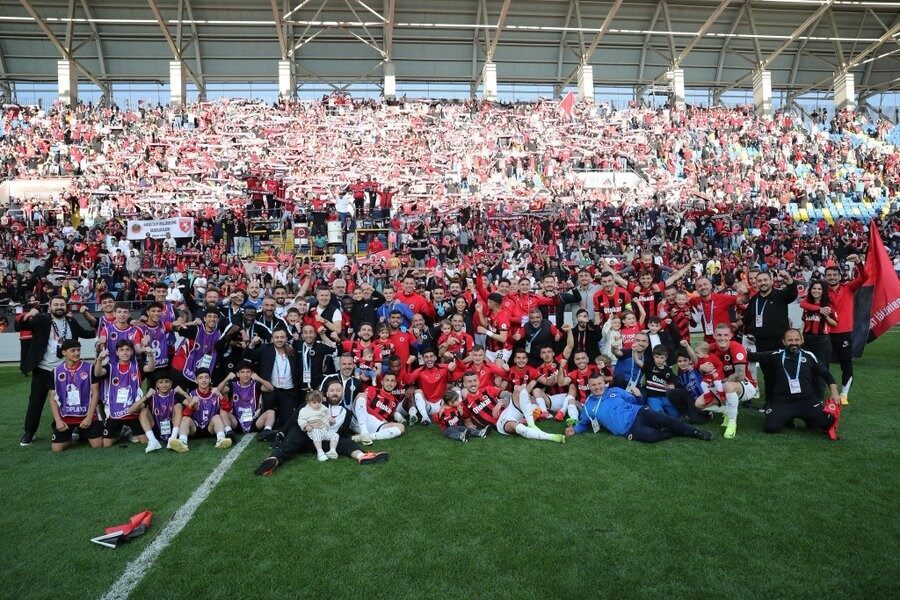 Bakan Bak’dan, Süper Lig’e yükselen Gençlerbirliği’ne tebrik Gençlik ve Spor Bakanı Osman Aşkın Bak, Trendyol Süper Lig’e