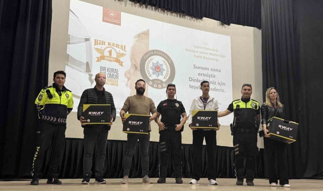 Bandırma’da motosiklet sürücülerine yönelik bilgilendirme programı düzenlendi Balıkesir’in Bandırma ilçesinde, Barış Manço Kültür Merkezi’nde Bandırma İlçe Emniyet