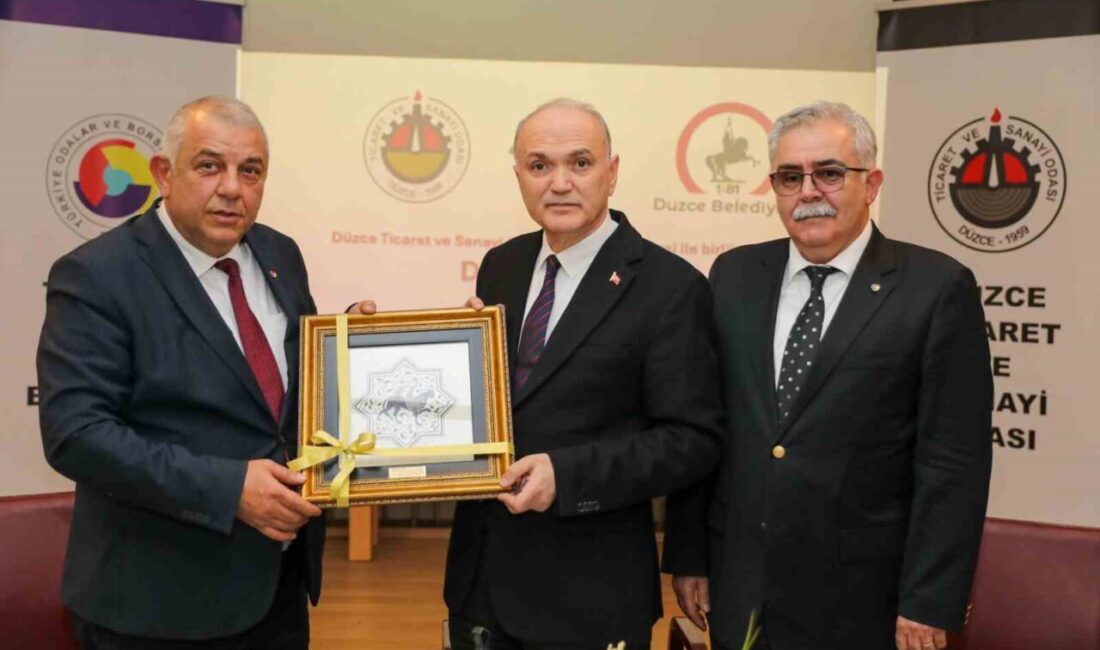 Başkan Özlü iş dünyası temsilcileriyle bir araya geldi Düzce Ticaret ve Sanayi Odası’nın yılda iki kez düzenlediği Toplu
