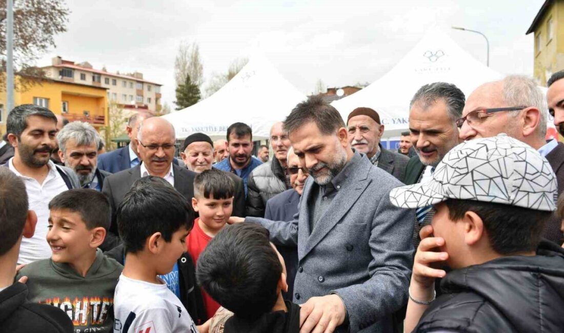 Başkan Uçar; “AK Parti Belediyeciliği gönüllere dokunmaktır” Yakutiye Belediye Başkanı Mahmut Uçar, “Vatandaş Soruyor Başkan Cevaplıyor” programı