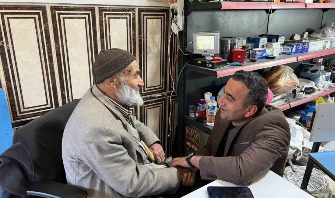 Başkan Ulutaş esnafın önerilerini dinledi Akçadağ Belediye Başkanı Hasan Ulutaş, ilçe merkezinde faaliyet gösteren esnafları