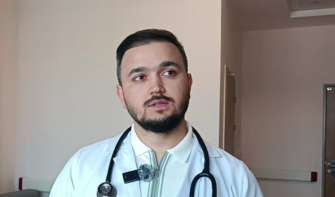 Batman’da 4 yaşındaki çocuğun, 16 günlük kardeşine verdiği badem şekeri boğazından operasyonla çıkarıldı Batman’da 16 günlük Muhammed Boran Tutar’ın ağabeyinin tadına bakması için