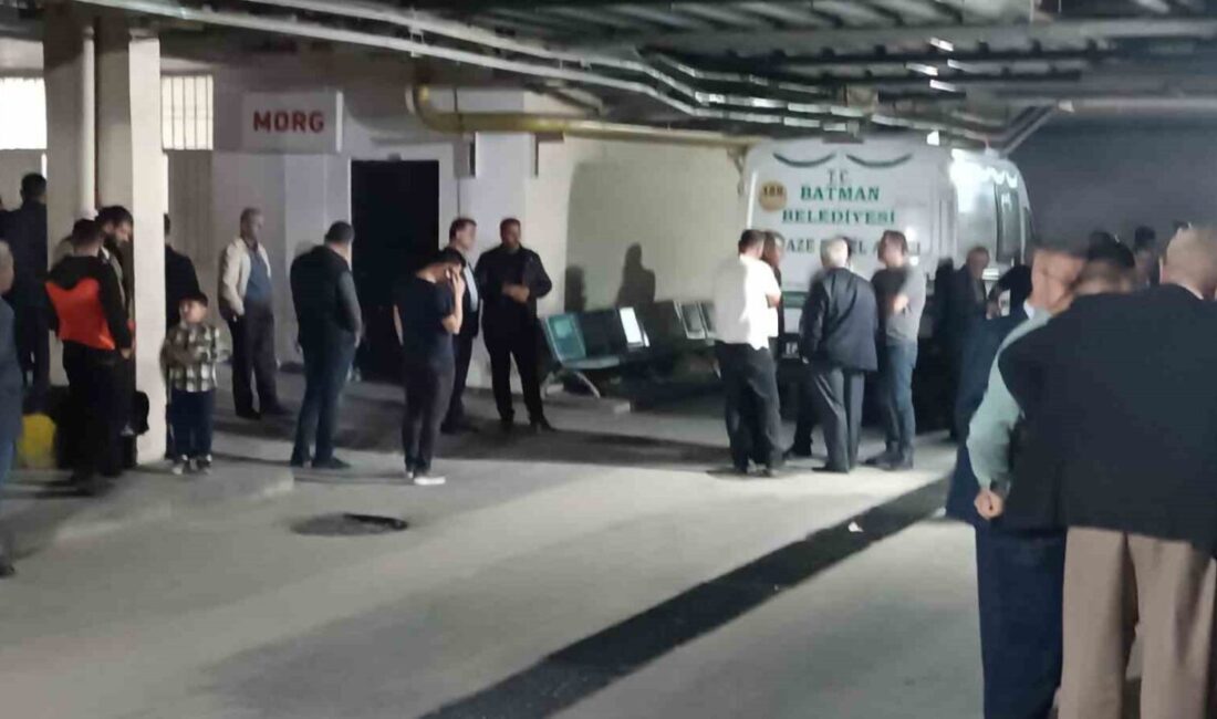 Batman’da güreş sırasında kalp krizi geçiren 16 yaşındaki çocuk hayatını kaybetti Batman’ın Kozluk ilçesine bağlı Armut (Ğarbağ) köyünde arkadaşıyla şakalaşarak güreş