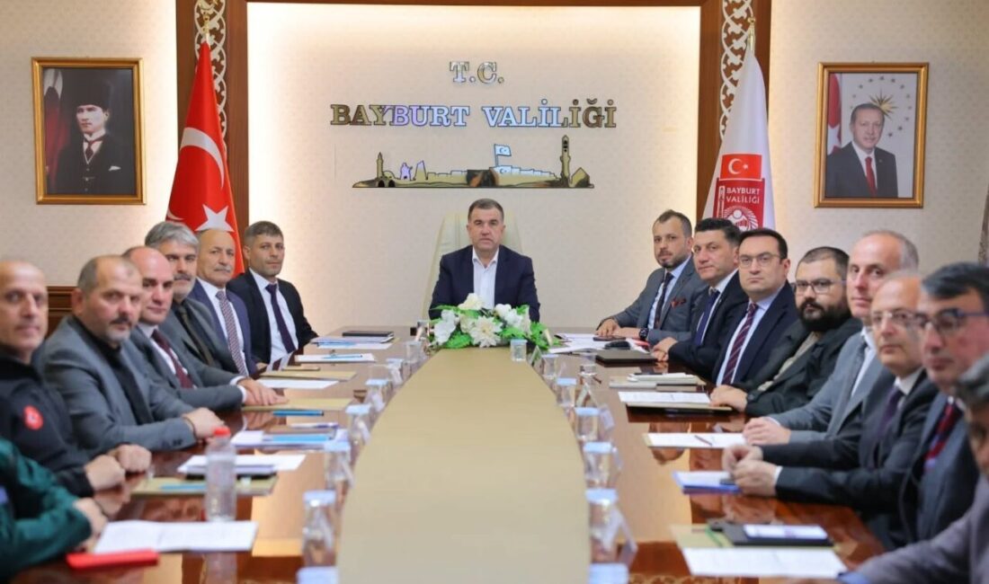 Bayburt’ta 2025 Yılı İl Su Kurulu Toplantısı yapıldı Bayburt Valisi Mustafa Eldivan başkanlığında, 2025 Yılı İl Su Kurulu
