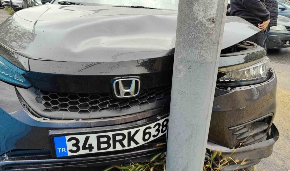 Bayrampaşa’da yokuş aşağı kayan kepçe ortaklığı birbirine kattı Bayrampaşa’da yokuş inerken yağan yağmurdan dolayı kayan bir kepçe, sürücüsünün