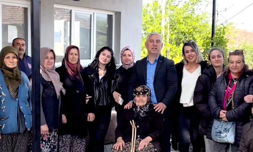 Bergama’da berberlerden CHP’li başkana tepki: “Kes traşı” CHP’li Bergama Belediyesi ile Bergama Berberler ve Kuaförler Odası iş