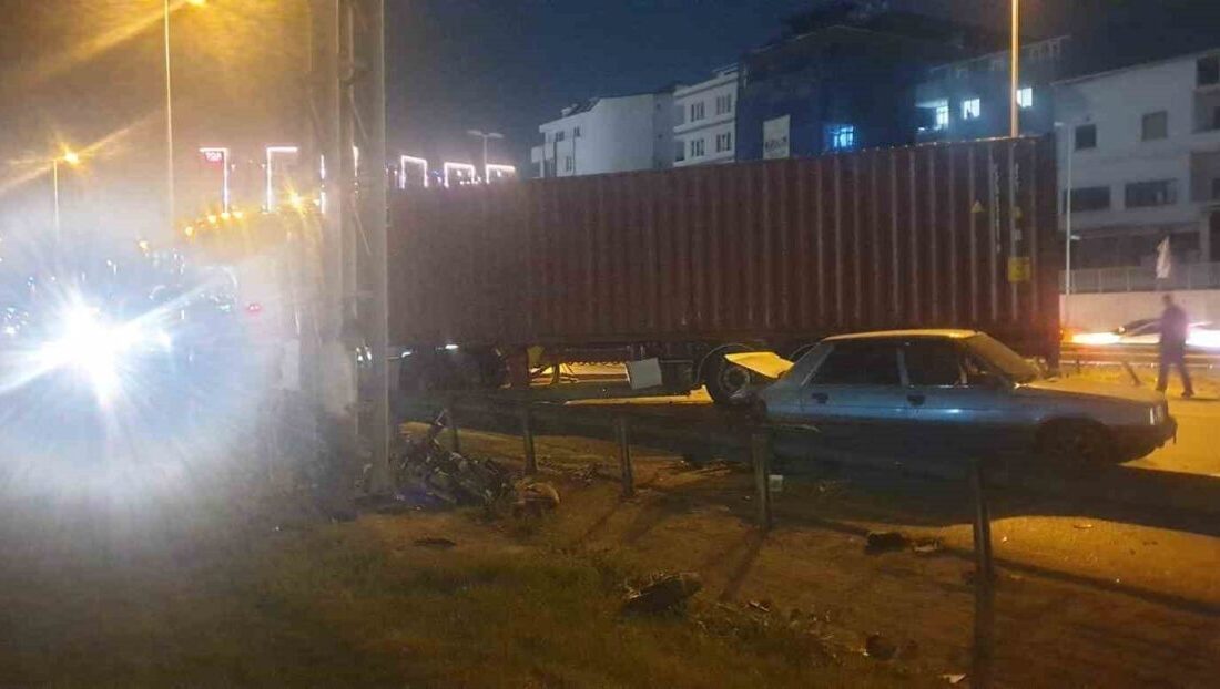 Beylikdüzü’nde kontrolden çıkan tır ortalığı birbirine kattı: 1 ölü, 2 yaralı Beylikdüzü Liman Yolunda kontrolden çıkan tır, karşı şeride geçtikten sonra