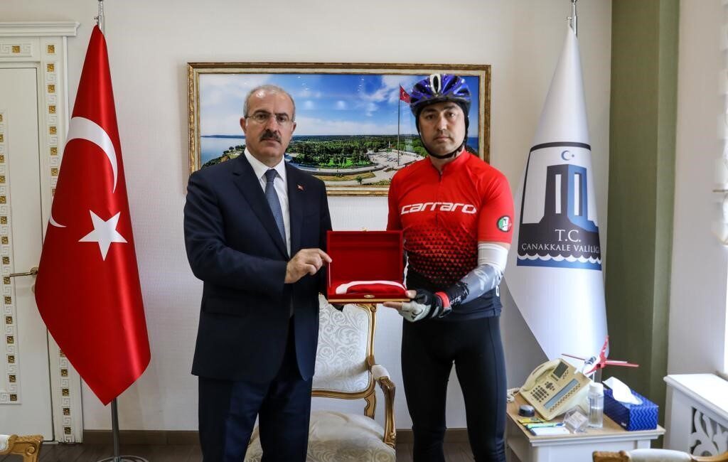 Bisikleti ile 106 yıl sonra aynı güzergahtan Türk bayrağını Samsun’a ulaştıracak Bisikletçi Murat Tecimen, Atatürk’ü Anma Gençlik ve Spor Bayramı etkinlikleri