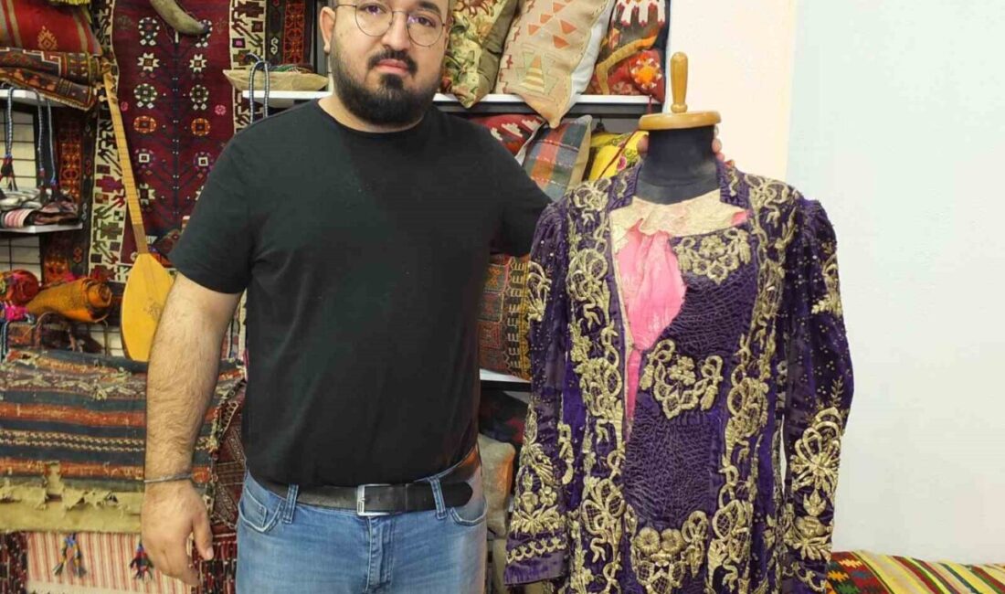 Burhaniye’de tarihi bindallı ilgi gördü Burhaniye ilçesinde eski halı ve kilim ticareti yapan Çağatay Bayramoğlu’nun