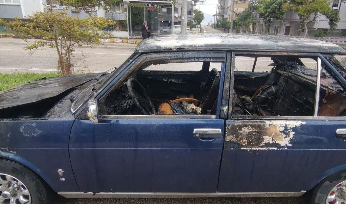 Bursa’da seyir halindeki otomobil alev aldı Bursa’da Güzelyalı Mahallesi Atatürk Caddesi’nde seyir halindeki bir otomobil, alev