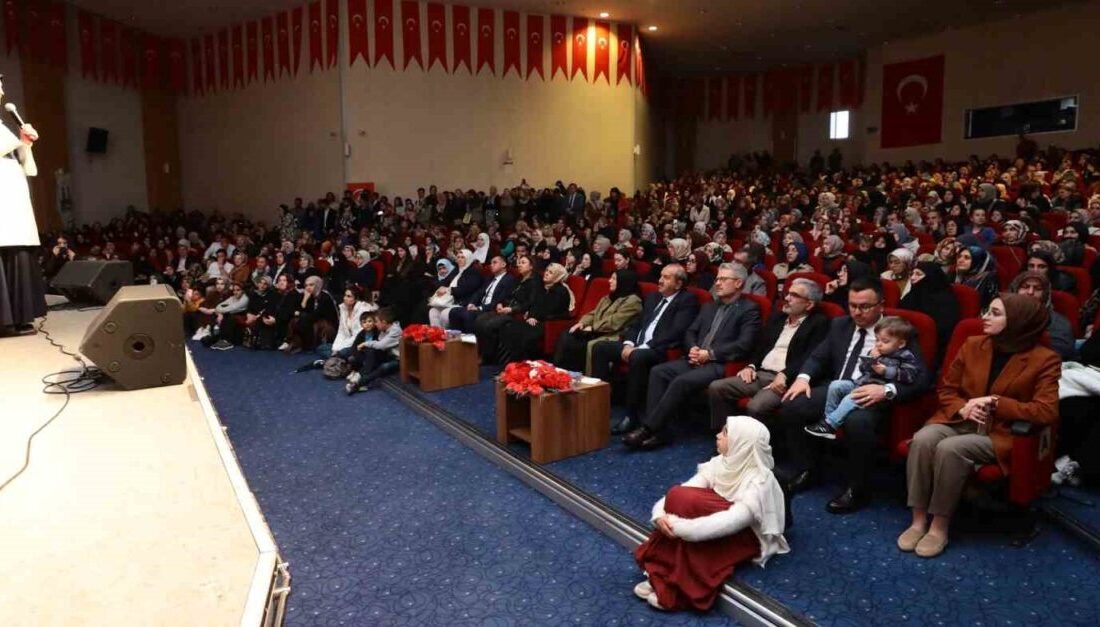Büyükşehir’in aile eğitimi söyleşisi yoğun ilgi gördü Erzurum Büyükşehir Belediyesi’nin ‘2025 Aile Yılı’ kapsamında düzenlediği “Ailede Rol