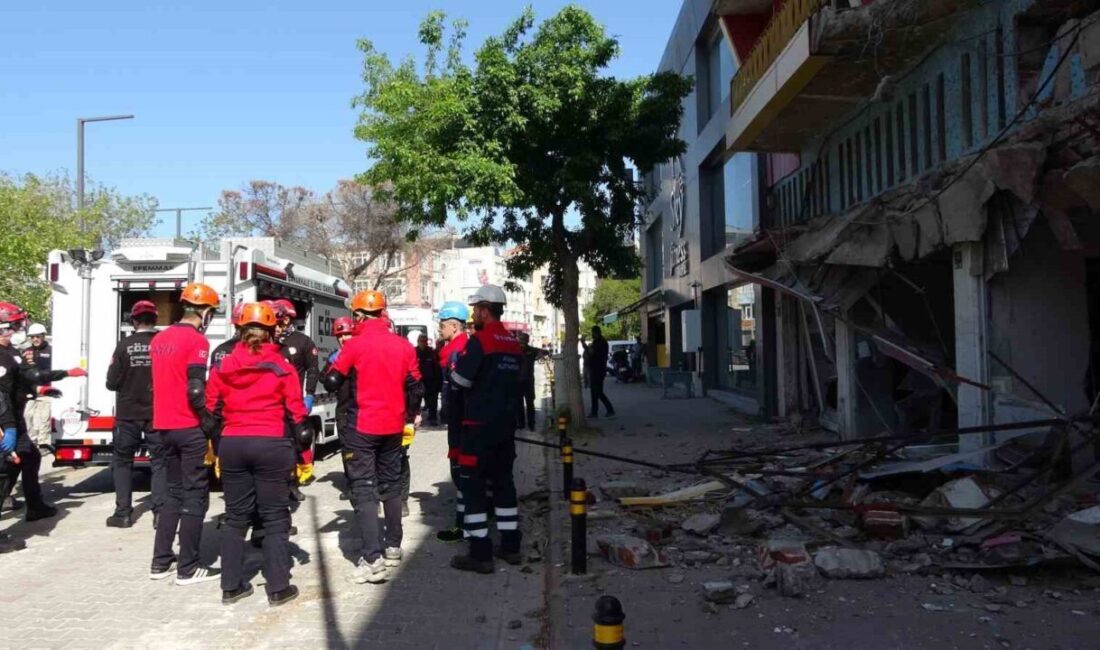 Çanakkale’de deprem tatbikatı gerçeğini aratmadı Çanakkale’nin Merkez ve Lapseki ilçelerinde düzenlenen deprem tatbikatı gerçeğini aratmadı.