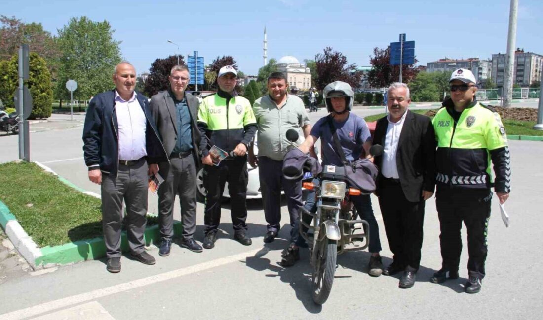 Çarşamba’da “Bir Kural Bir Ömür” uygulaması Samsun’un Çarşamba ilçesinde, Trafik Haftası etkinlikleri kapsamında “Bir Kural, Bir