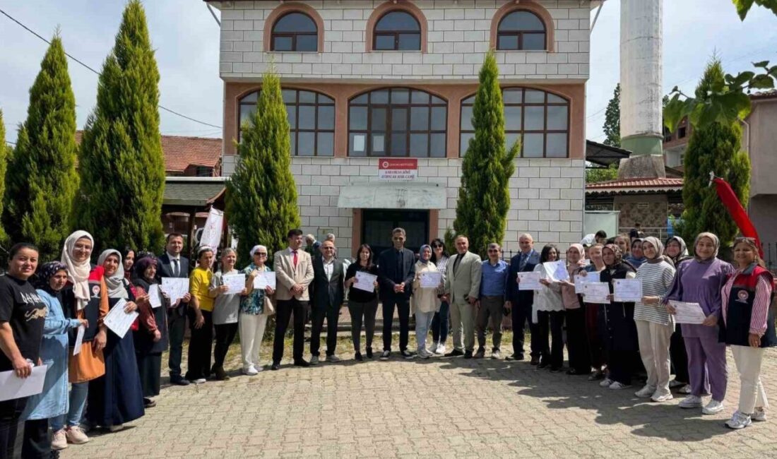 Çaycuma’da 35 kadın seracılık belgesi aldı Zonguldak’ın Çaycuma ilçesinde, İlçe Tarım ve Orman Müdürlüğü ile Halk