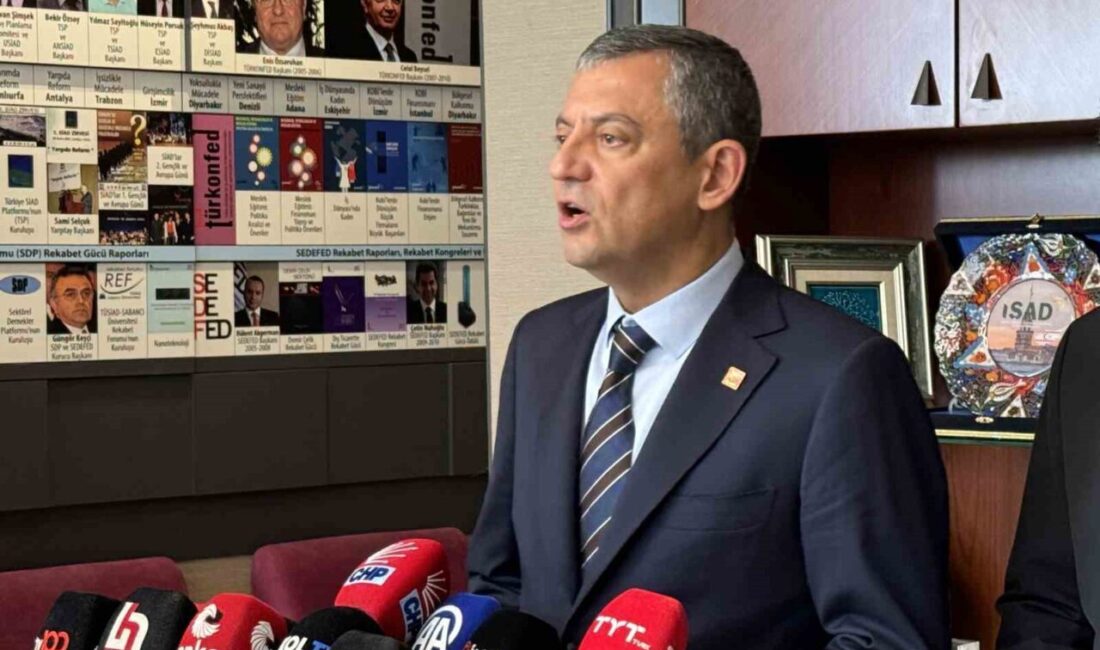 CHP Genel Başkanı Özel, TÜRKONFED’i ziyaret etti Cumhuriyet Halk Partisi (CHP) Genel Başkanı Özgür Özel, Türk İş