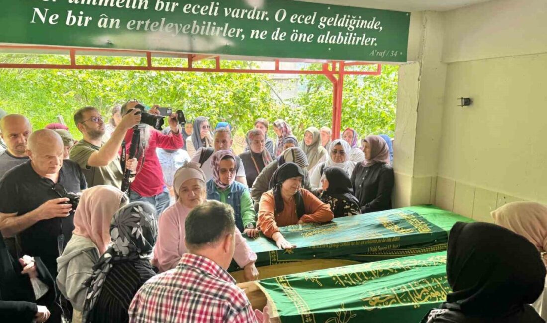 Cinayet kurbanı kız kardeşler toprağa verildi Giresun’un Aksu Mahallesi’nde bulunan Sosyal Bilimler Lisesi’nde dün sabah saatlerinde