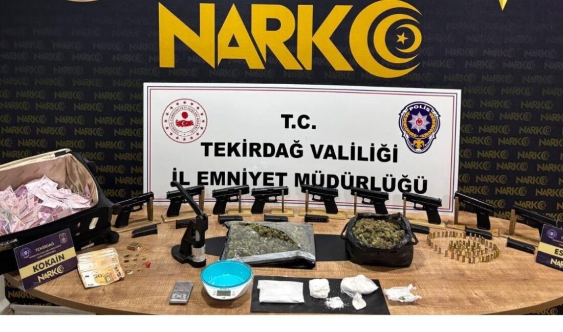 Çorlu’da uyuşturucu ve silah operasyonu: 910 bin TL’lik döviz ve altın ele geçirildi Tekirdağ Çorlu’da düzenlenen narkotik operasyonunda esrar, kokain, ruhsatsız tabancalar ve