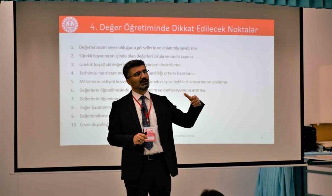 Çorum’da Türkiye yüzyılı maarif modeli tanıtıldı Çorum’da Milli Eğitim Bakanlığı öncülüğünde düzenlenen seminerde “Erdem, Değer, Eylem”