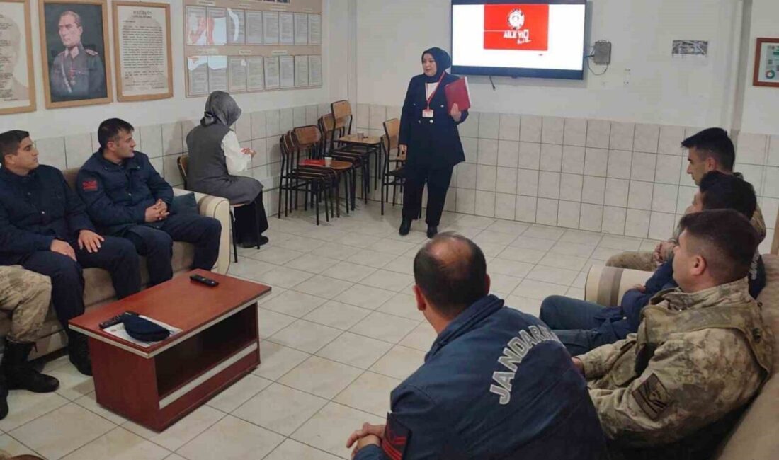Demirözü jandarma personeline kadına yönelik şiddetle mücadele eğitimi verildi Demirözü İlçe Jandarma Komutanlığı personellerine, ’Kadına Yönelik Şiddetle Mücadele Eğitimi’