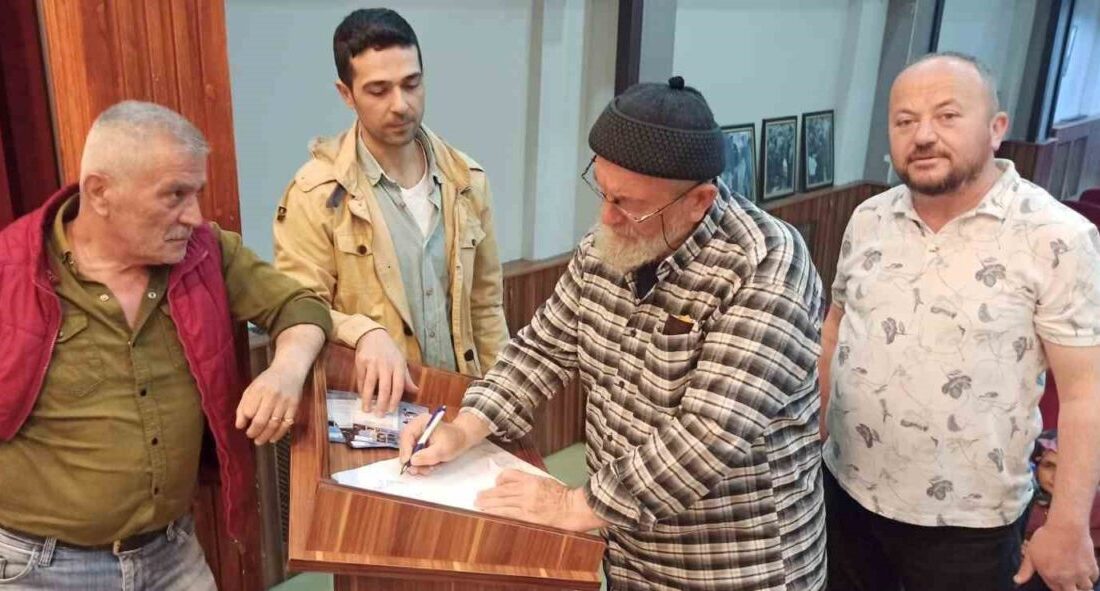 Devrekli heyelan mağdurları evlerine kavuştular Devrek’te heyelanda evlerini kaybeden vatandaşlar yıllar sonra yeniden yuvalarına kavuştu.