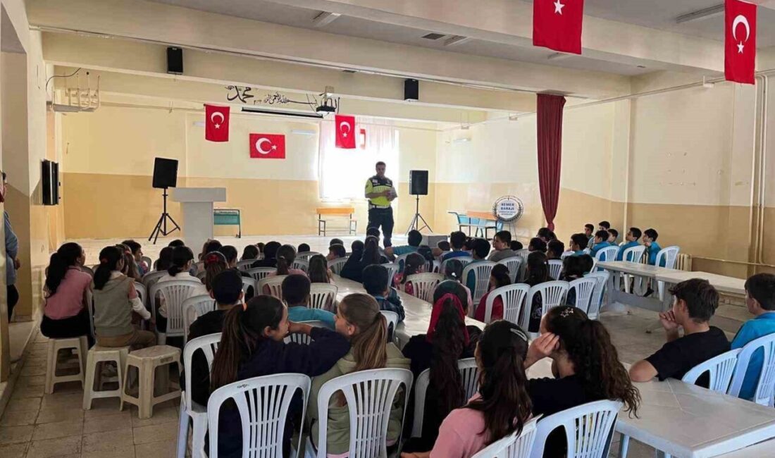 Didim ve Bozdoğan’da öğrencilere trafik kuralları anlatıldı Aydın’ın Didim ve Bozdoğan ilçesinde jandarma tarafından öğrencilere trafik eğitimi