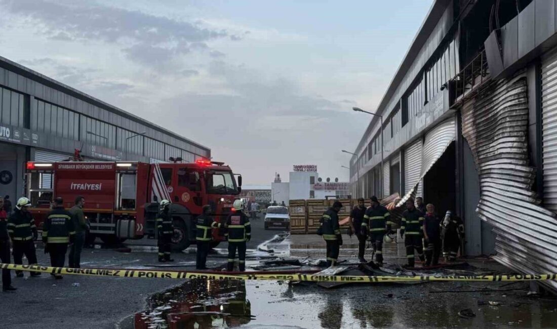 Diyarbakır’da kepenk tamiri sırasında çıkan kıvılcımla 4 dükkan yandı Diyarbakır’ın Kayapınar ilçesinde Birtane Oto Sanayi Sitesi’nde kepenk tamiri sırasında