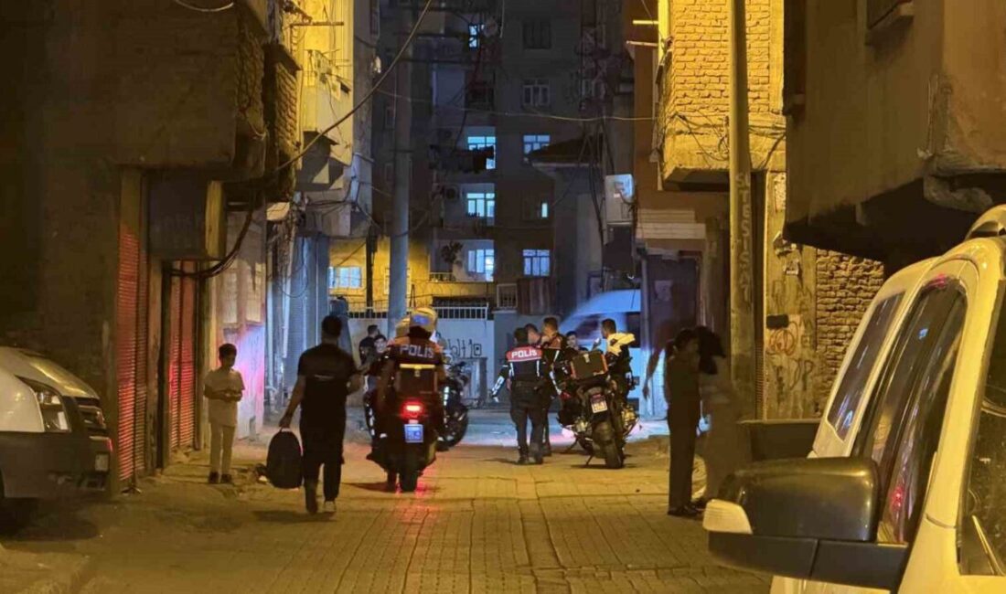 Diyarbakır’da ‘Narko-Hançer’ operasyonunda 6 aranan şahıs yakalandı, çok sayıda uyuşturucu ele geçirildi Diyarbakır’ın Bağlar ilçesinde “Narko-Hançer” operasyonunda 6 aranan şahıs yakalanırken çok