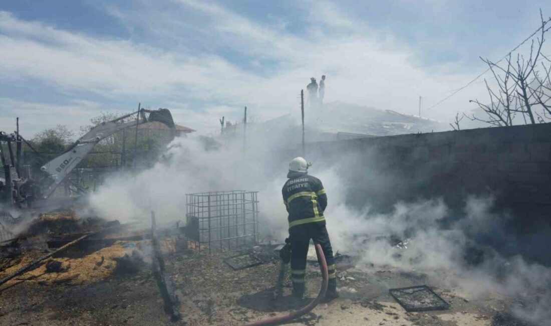 Edirne’de samanlık yangını eve sıçradı Edirne’de samanlıkta çıkan yangın rüzgarın etkisiyle eve de sıçradı. Yangında