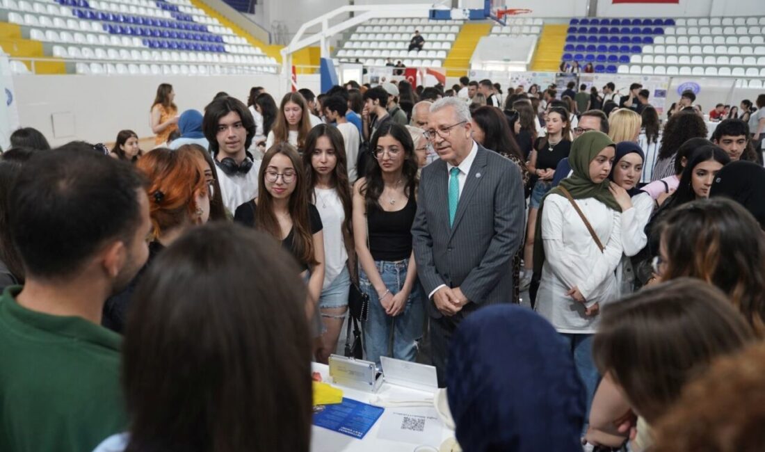 ’Ege Üniversitesi Tanıtım Günleri’ büyük ilgi gördü Ege Üniversitesi (EÜ) tarafından geleneksel hale gelen “Ege Üniversitesi Tanıtım